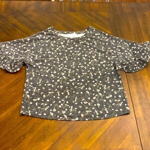 Lauren Conrad top flutter sleeves size XS women gray with pink flowers